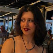 Técnica Superior en Gráfica Publicitaria especializada en Ilustración, Diseño de Logotipos, InDesign, Procreate e Illustrator